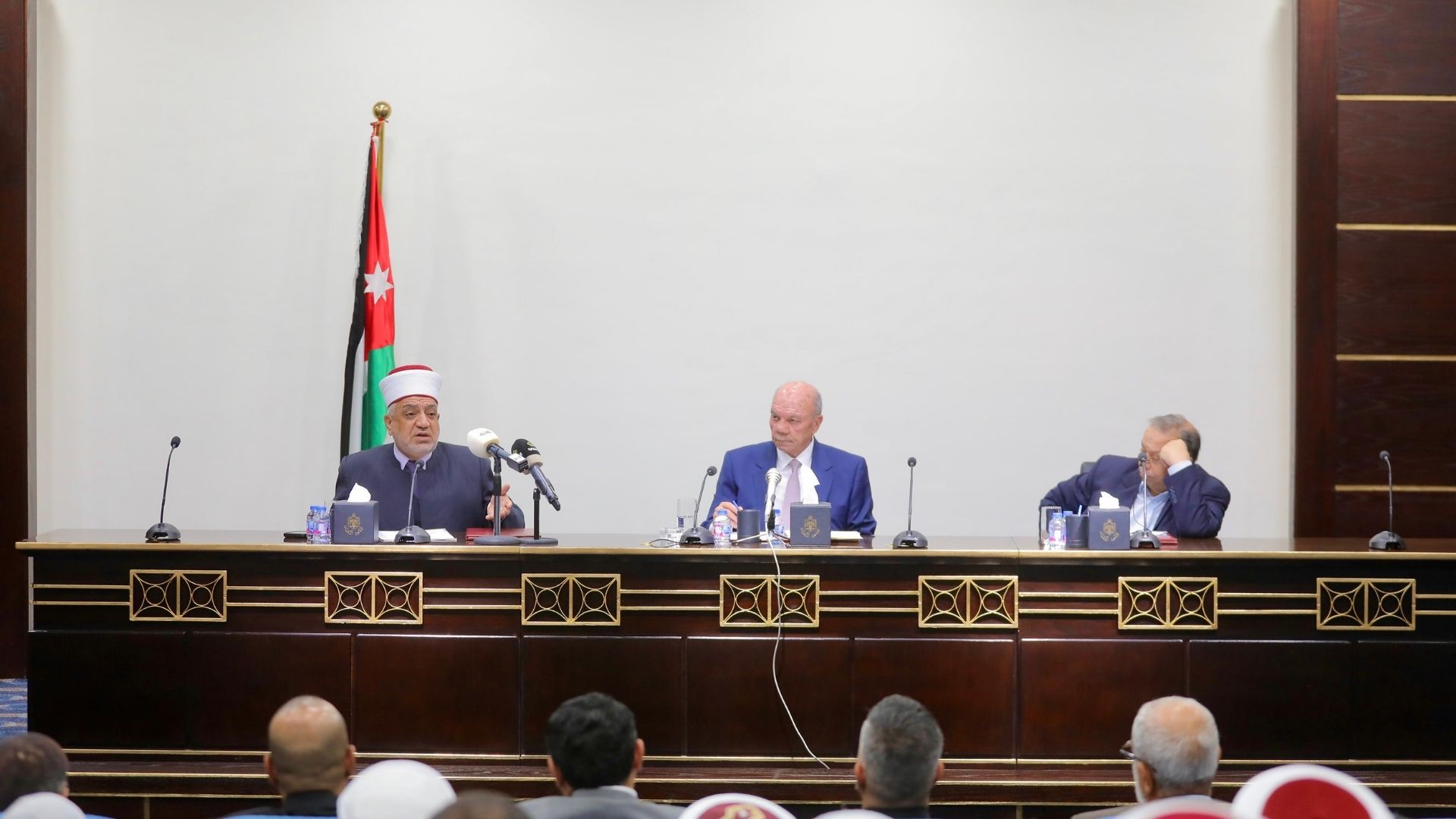 رئيس مجلس الأعيان ووزير الأوقاف يدعوان لتضافر جهود حماية اللغة العربية