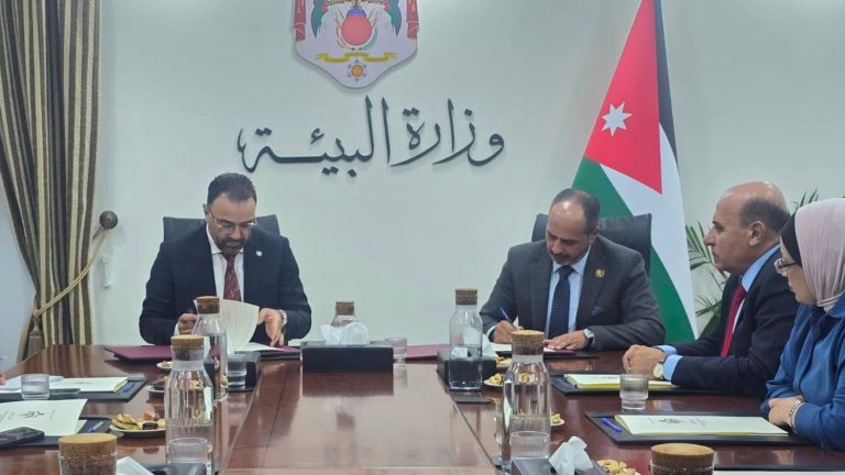 وزارة البيئة وسراج البادية توقّعان مذكرة تفاهم لتعزيز الوعي البيئي