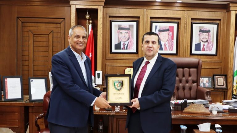 بحث التعاون التقني بين البلقاء التطبيقية واليونسكو