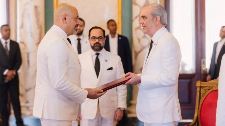 السفير عبيدات يقدم أوراق اعتماده لرئيس جمهورية الدومينيكان