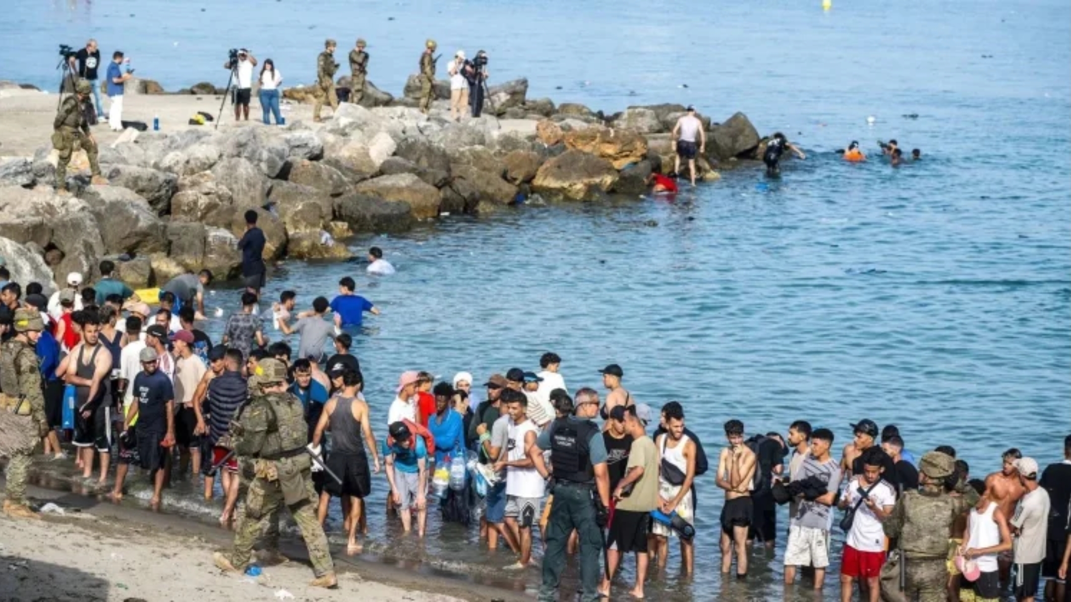 المغرب يعلن في حصيلة رسمية أولى وفاة 11 مهاجرا في طريقهم إلى سبتة