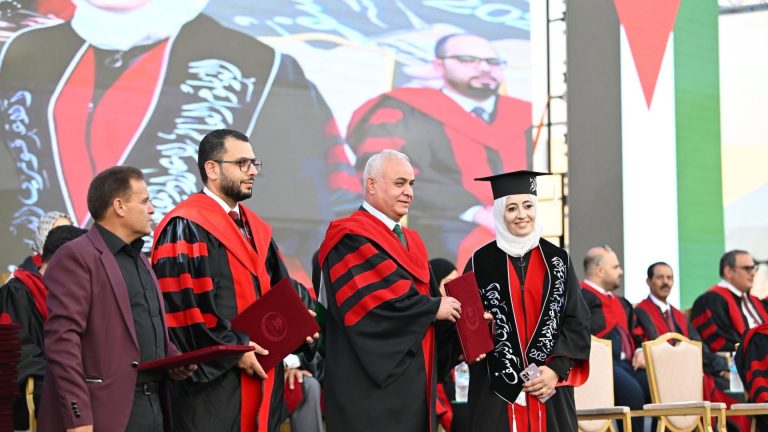 تخريج طلبة الدبلوم العالي لإعداد المعلمين في الهاشمية
