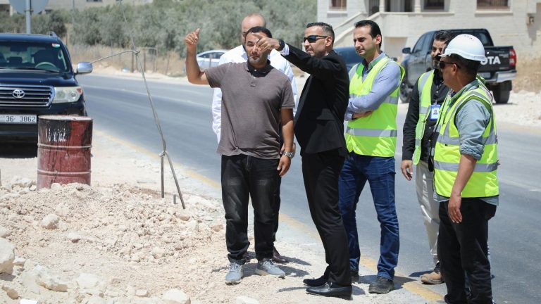 تسريع تنفيذ البنية التحتية الكهربائية في مشروع طريق إربد الدائري