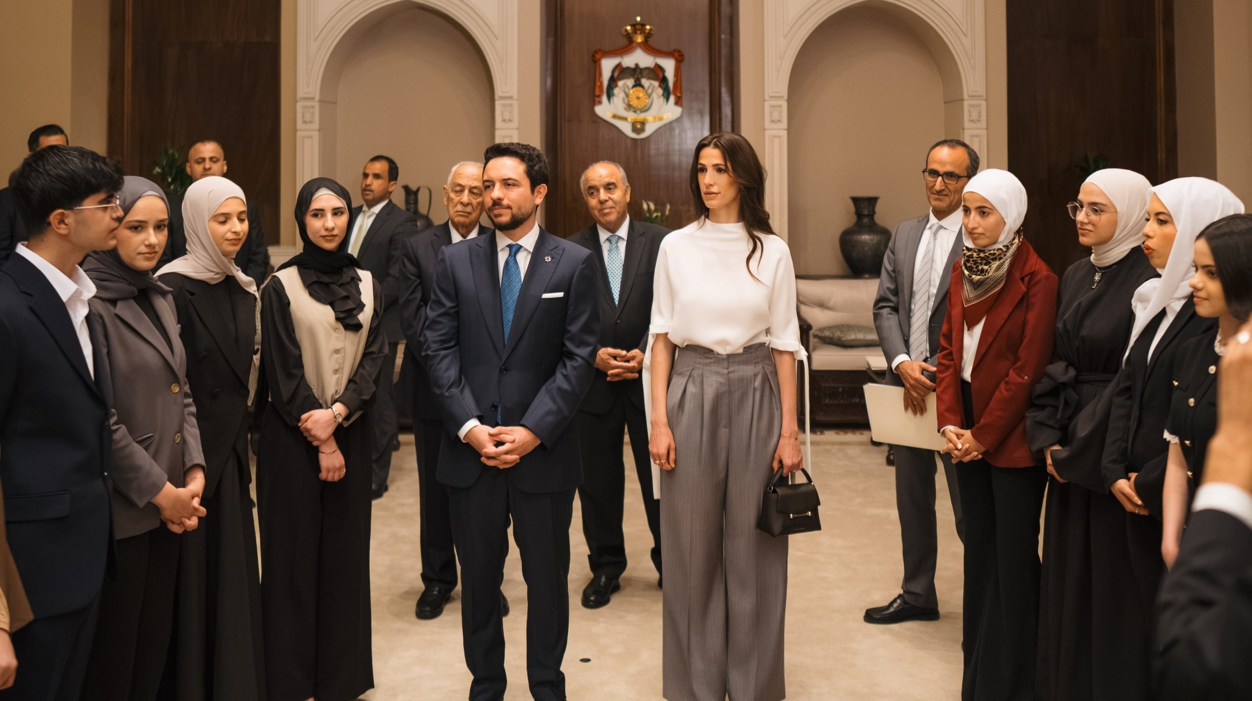 ولي العهد والأميرة رجوة يستقبلان أوائل الثانوية العامة