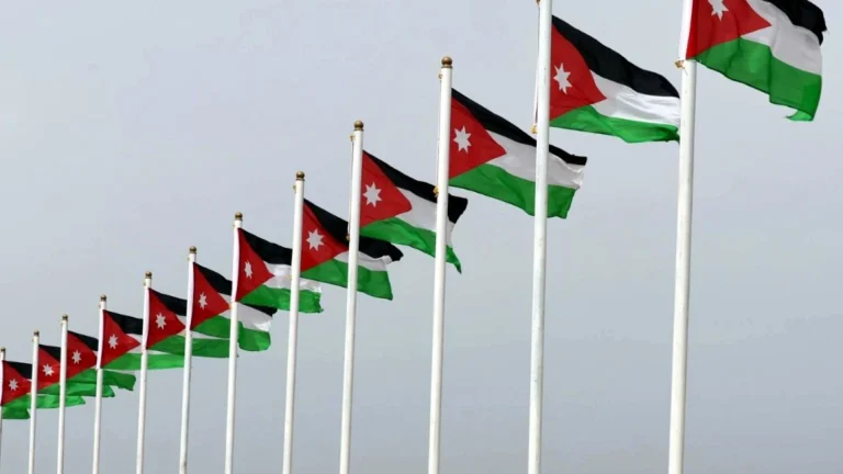 الأردن وعدة دول تدين الغارات الجوية الإسرائيلية التي استهدفت مطار أبو الظهور في سوريا