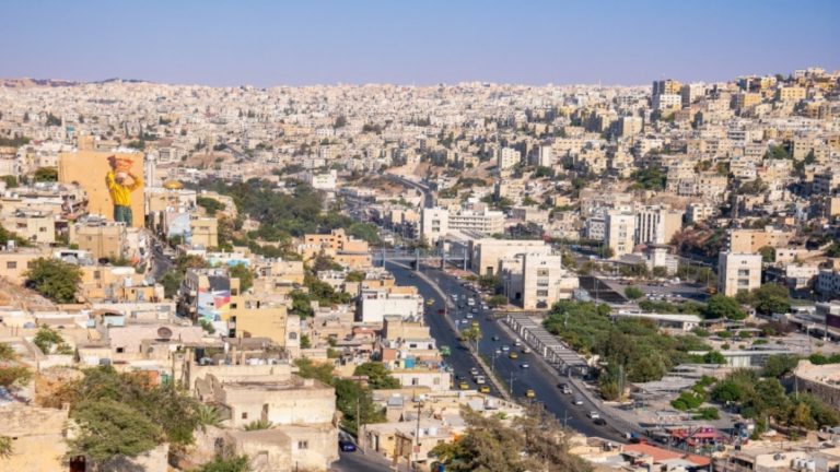 اجواء حارة نسبيا اليوم وانحسار الكتلة الحارة غدًا