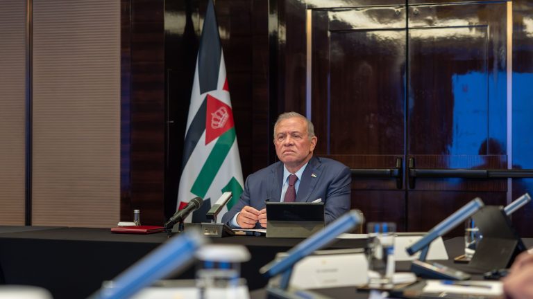 الملك يلتقي في بكين لجنة مراقبة وإدارة الأصول المملوكة للدولة الصينية