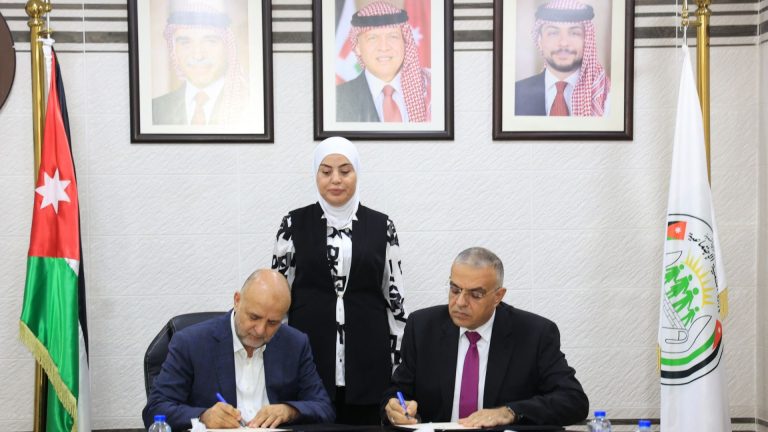 "التنمية الاجتماعية" وجمعية نادي خريجي الكلية العلمية الإسلامية توقعان مذكرة تفاهم