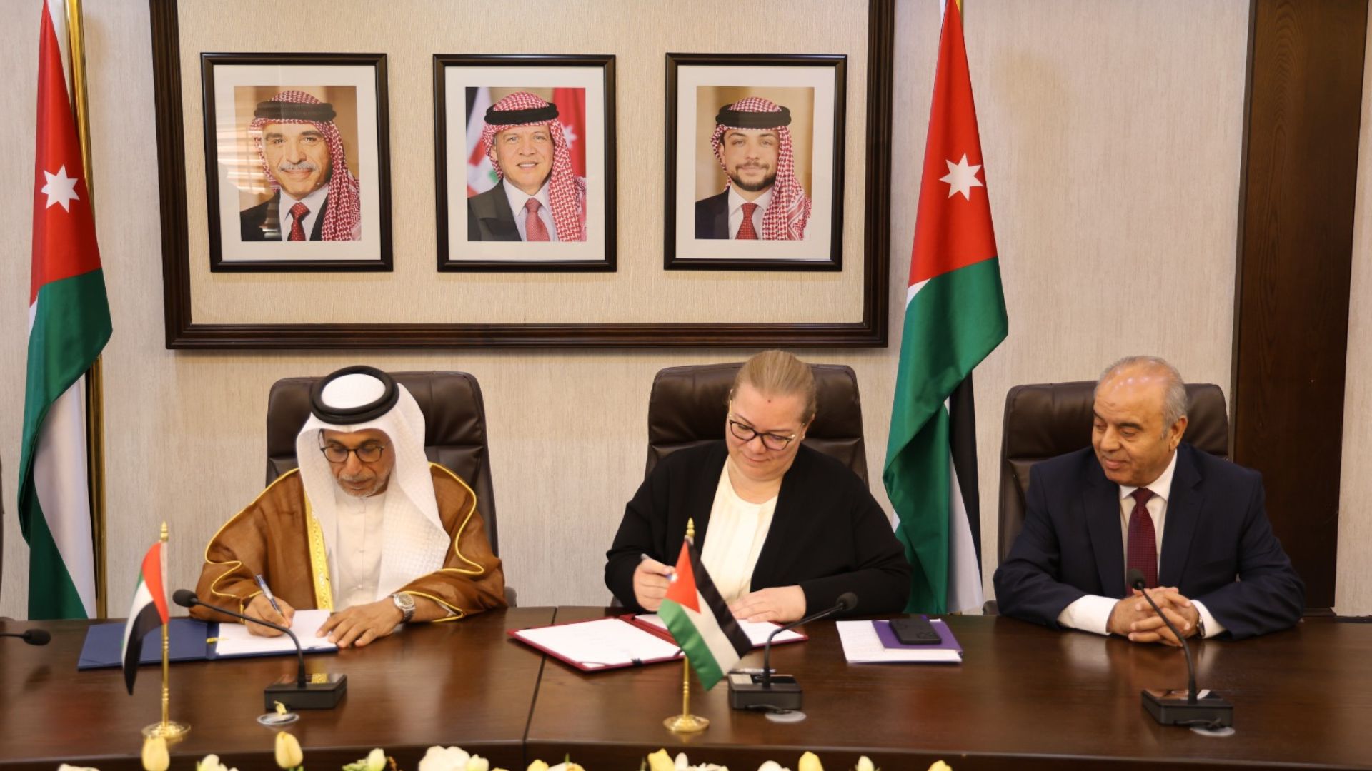 الأردن وصندوق أبوظبي للتنمية يوقعان اتفاقيتي تمويل بقيمة 340 مليون دولار
