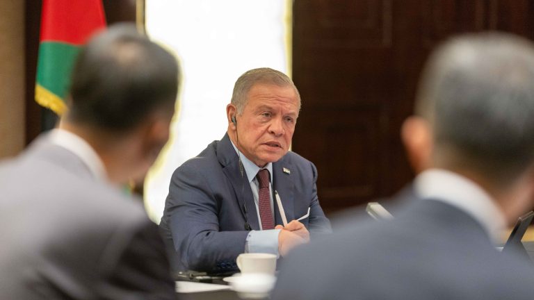 الملك يعقد لقاء في بكين مع ممثلي شركات صينية رائدة