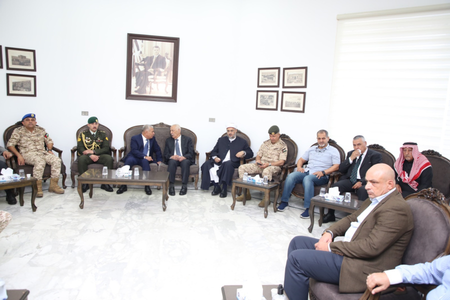 عشيرة الطواهي تشكر المعزين بالمحامي الراحل عرفات