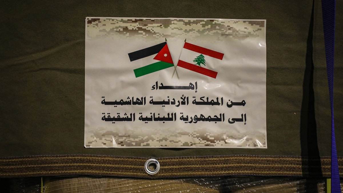 الأردن يسيّر قافلة جديدة إلى لبنان محمّلة بـ20 شاحنة من المواد الغذائية