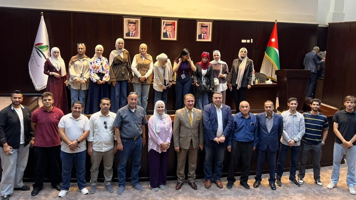 مهندسون يطلعون على تجربة المنطقة الحرة مطار الملكة علياء