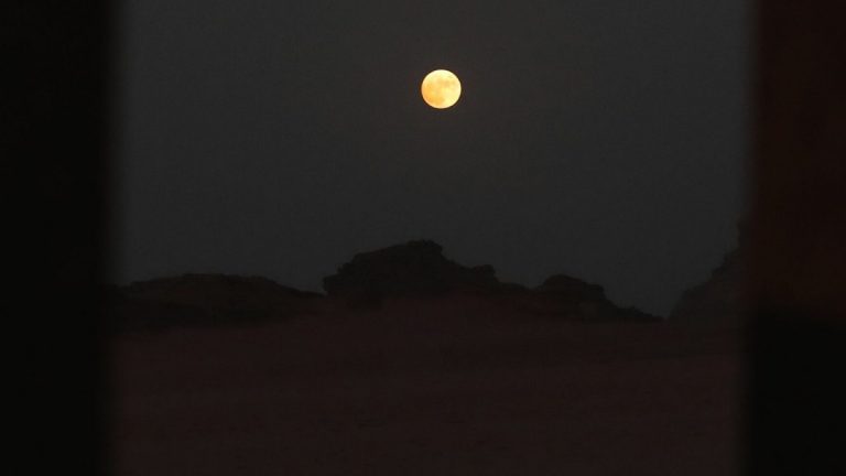 القمر يقترب من الثريا في سماء الأردن مساء الاربعاء المقبل