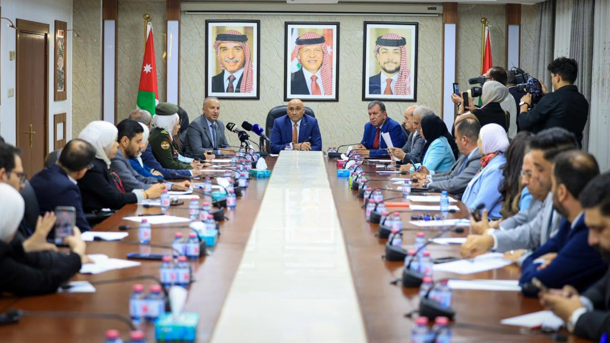 الصحة النيابية وبنك الدواء يبحثان إطلاق حملة "دواء آمن بلا هدر"