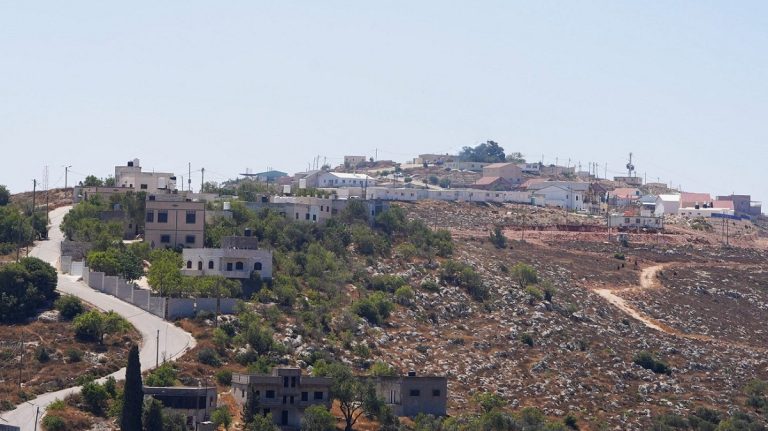 عين على القدس يناقش تصاعد اعتداءات المستوطنين على قرى الضفة الغربية