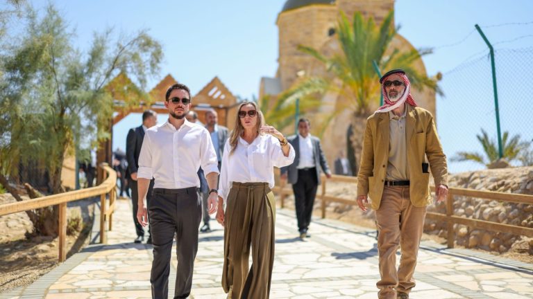 ولي العهد يزور موقع عمّاد السيد المسيح (المغطس) ويوعز بتحسين تجربة الحجاج المسيحيين والزوار