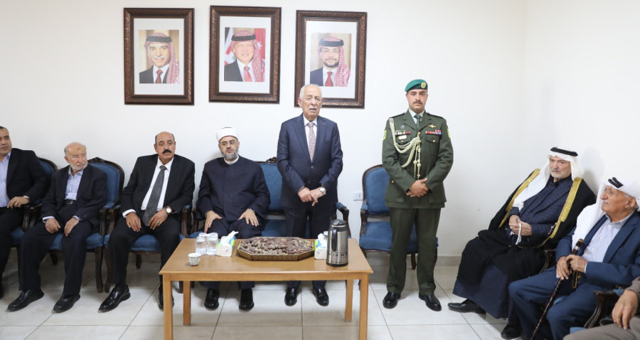 الديوان الملكي يعزي نقرش والغنميين (صور)