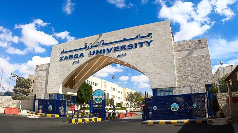 خريجة من جامعة الزرقاء الأولى بين طلبتها الوافدين