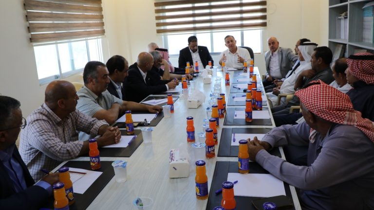 وزير الزراعة يلتقي مزارعي الشونة الجنوبية