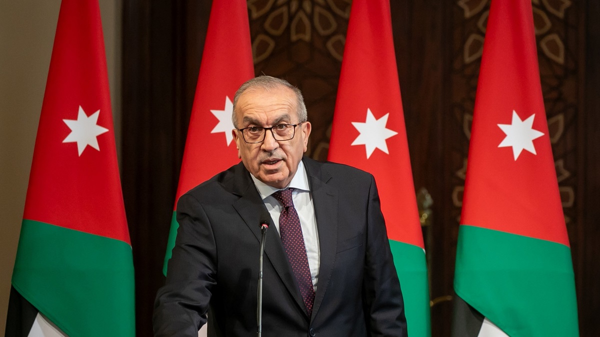 وزير الأشغال يوجه بعدم مطالبة المواطنين بتقارير مساحية عند تقديم طلبات تتعلق بالطرق