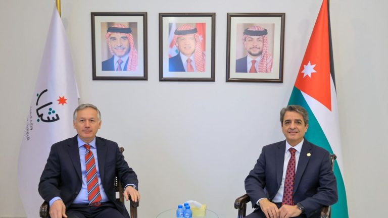 وزير الشباب يبحث مع السفير التركي سبل تعزيز التعاون المشترك