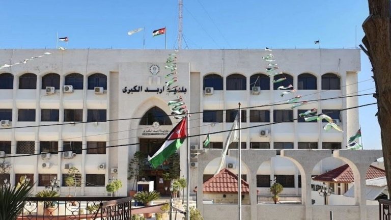 بلدية اربد: تحويل الملعب البلدي للاستثمار ونقل باصات مجمع فوعرا