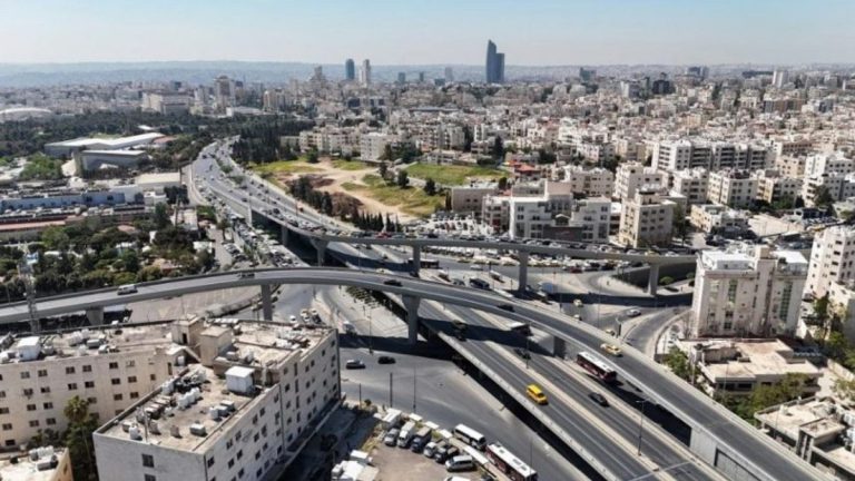 طقس معتدل اليوم و انخفاض ملموس غدا